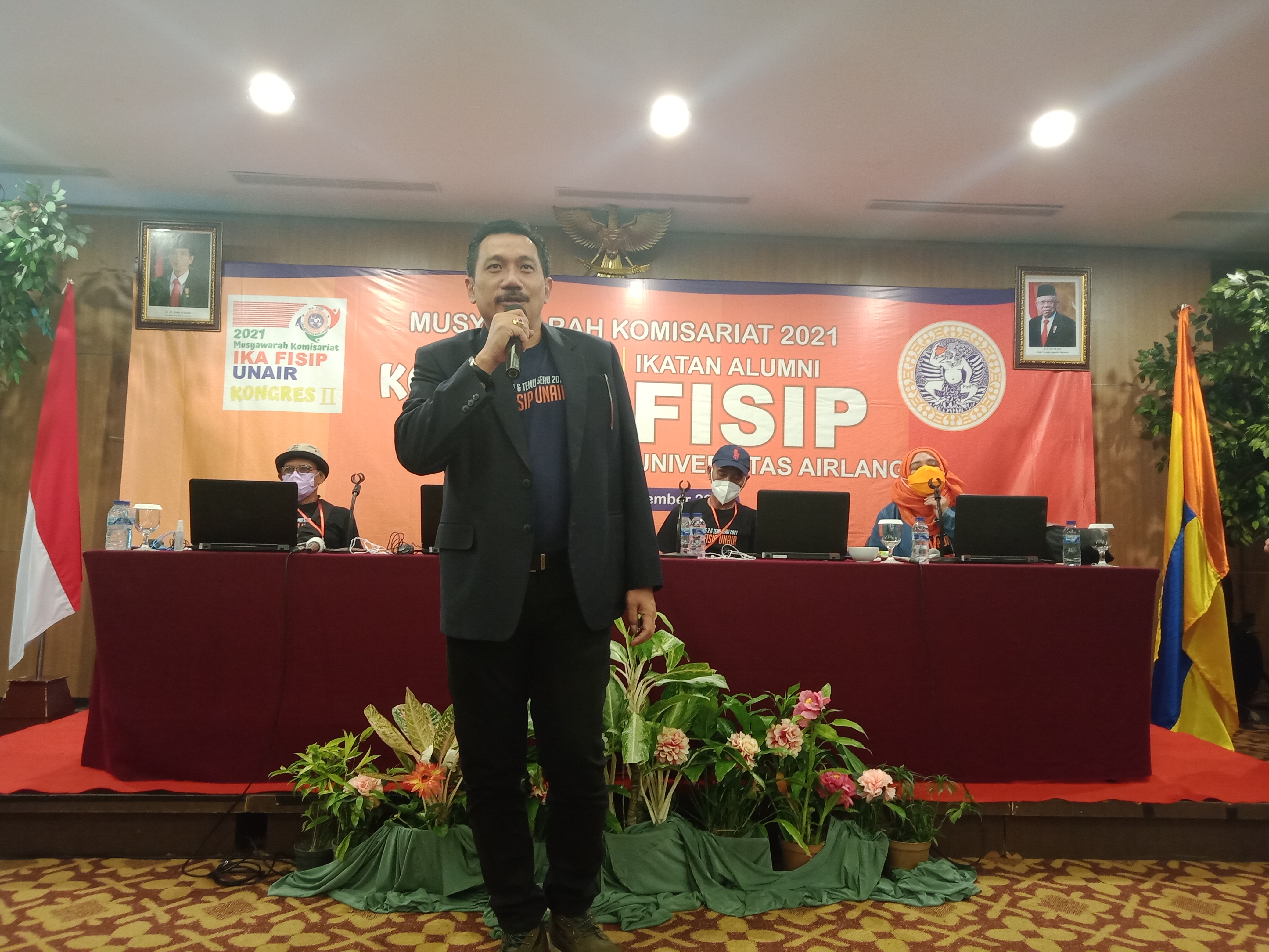 Dr. Andik Fadjar Tjahjono, Drs., M.Si., saat menyampaikan sambutan seusai terpilih sebagai Ketua Umum IKA FISIP Unair
