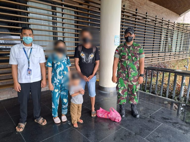 Satgas Pamtas Yonif 645/GTY Kembali Amankan 3 Orang Pekerja Migran Ilegal Di Perbatasan RI-Malaysia