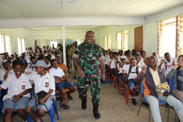 Kunjungi SMP-SMA Advent Sogokmo, Dandim: Jadi Orang Hebat Butuh Proses