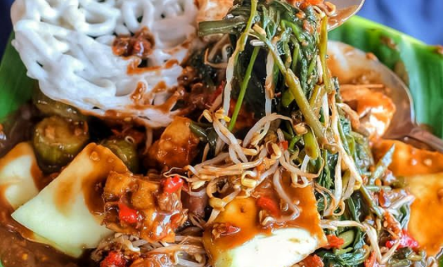 Kuliner khas Surabaya, rujak cingur. (foto: istimewa)