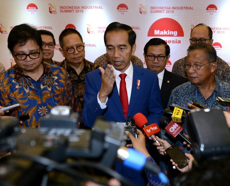 Pengamat: Peluang Jokowi 3 Periode Terbuka Lebar