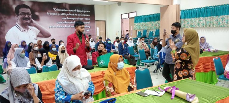 IKA Unair Sidoarjo dan Universitas Anwar Medika Beri Penyuluhan Stunting Siswa SMA