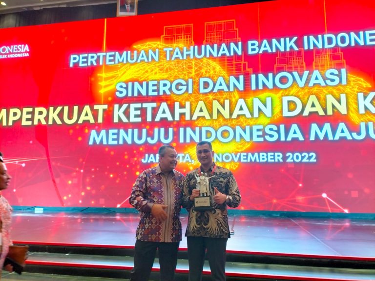 Aktif Syiarkan Ekonomi Syariah, Sosok Ini Terima Anugerah Dari Bank Indonesia