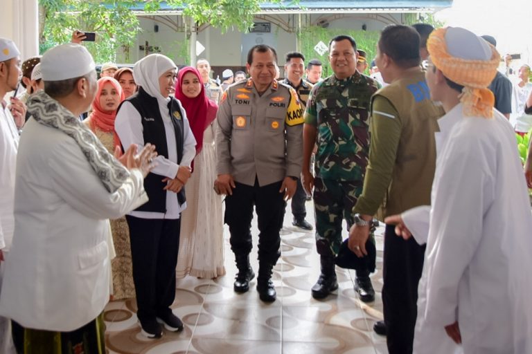 Kunjungi Sampang, Khofifah: Tetap Waspda dan Patuhi Peringatan BMKG!