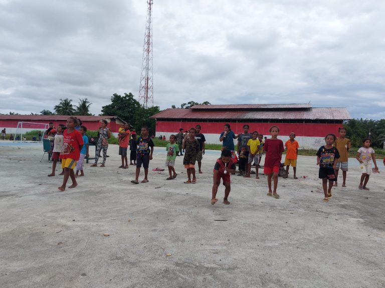 Sambut HUT Yonif 132, Prajurit Bima Sakti Adakan Lomba Bersama Masyarakat