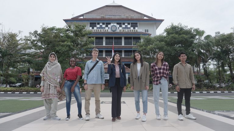 Kabar Gembira, Mahasiswa Asing Bisa Kuliah di Unair Pakai Beasiswa ADS dan KNB