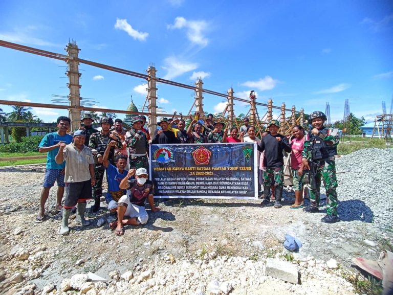 Prajurit Bima Sakti Bantu Gotong Royong Bangun Gereja Santo Yosep
