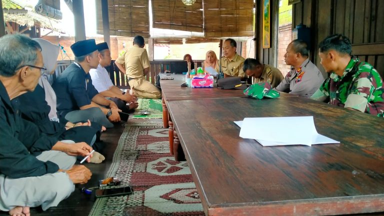 Sinergritas Tiga Pilar, Babinsa Andong Laksanakan Komsos