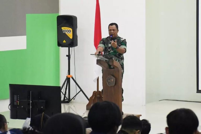 Kunjungi Unmer Madiun, Pangdam V Brawijaya: Terus Gali Potensi Dirimu!