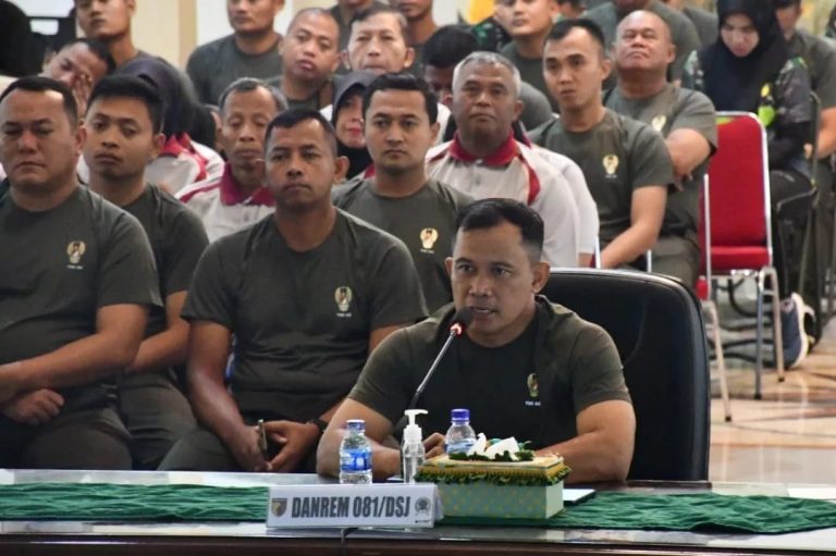Momen Haru Warnai Pamitan Kolonel Inf Deni Rejeki Sebagai Danrem 081/DSJ