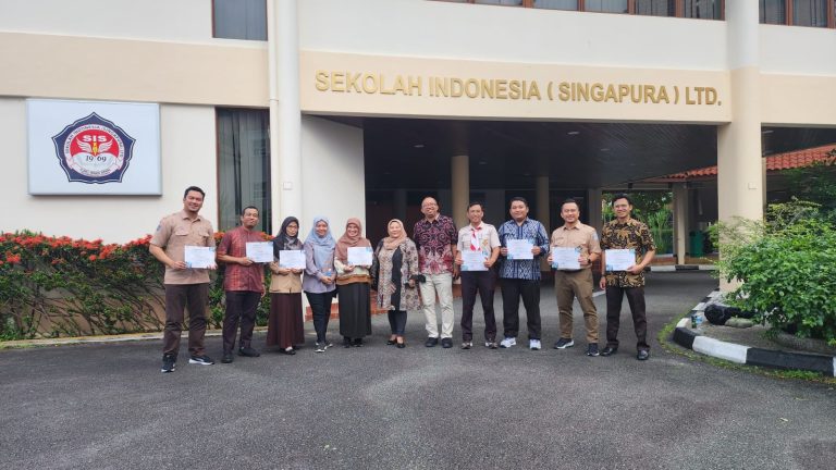 Ke Singapura, Tim Pengajar MPSDM Unair Ajarkan Publik Speaking Untuk Pengembangan Personal Branding