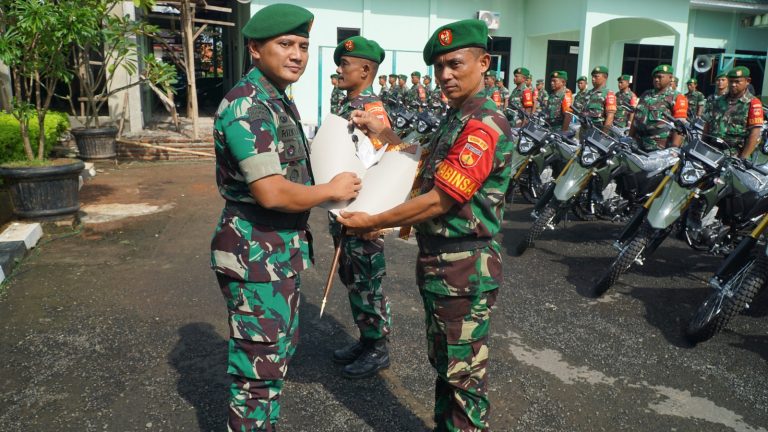 Dandim Pekalongan Serahkan Motor Baru Dari Menhan Kepada Babinsa