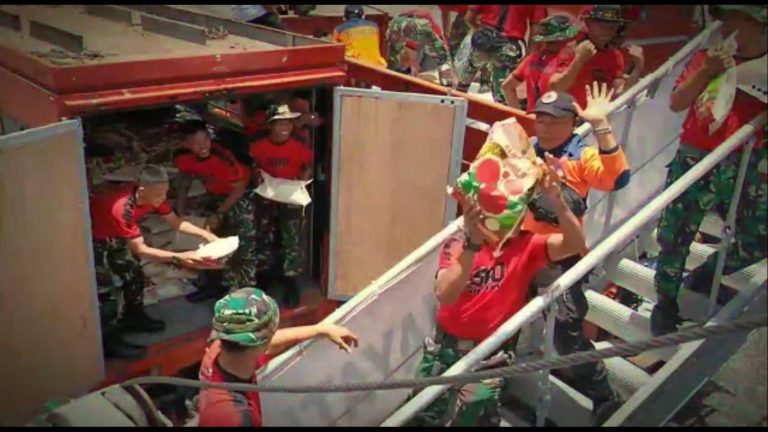 Atasi Krisis Pangan di Kepulauan Masalembu, Pangdam V Brawijaya: Logistik Diangkut dengan Kapal Perang