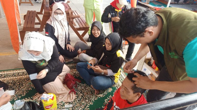 Peduli, REKAN Indonesia Jakut Gelar Pengobatan Herbal Bagi Korban Kebakaran Pertamina Plumpang