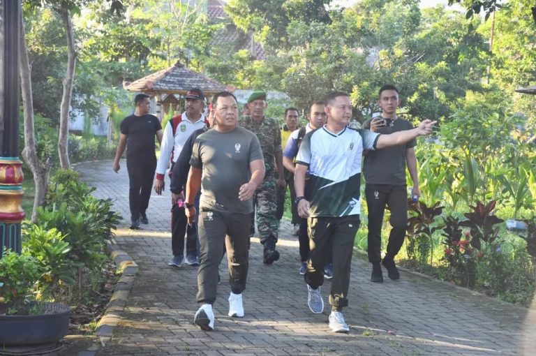 Olahraga di Ngrowo Bening Edu Park, Pangdam V/Brawijaya Puji Walikota Madiun