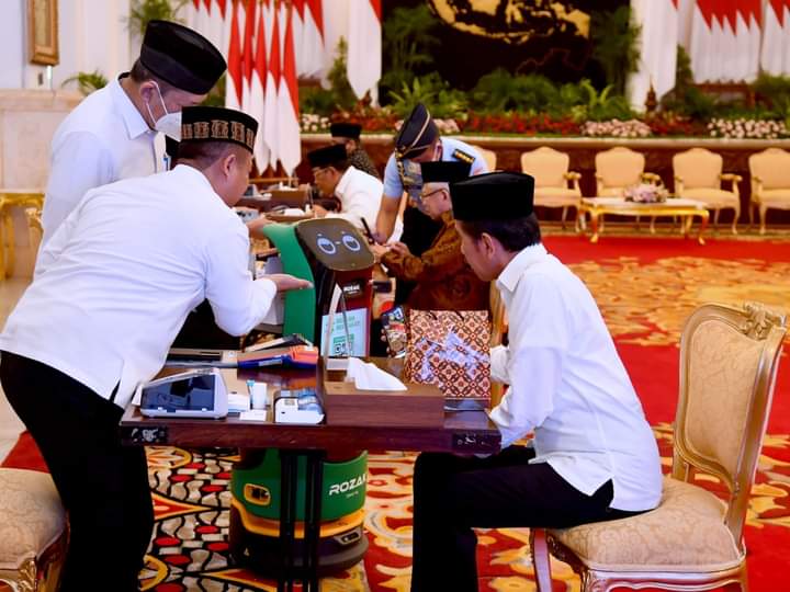 Agar Profesional Dan Transparan, Jokowi Imbau Umat Islam Tunaikan Zakat Melalui BAZNAS