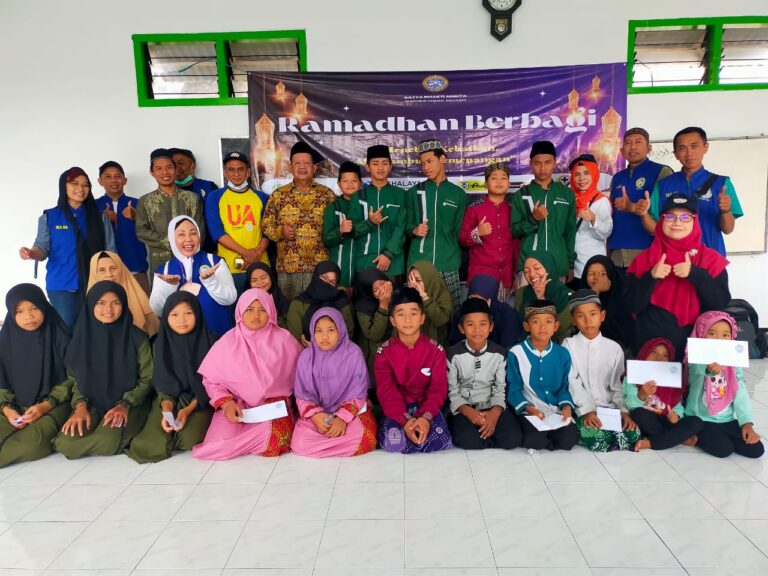 Ramadan Berbagi, IKA Unair Sidoarjo Bagikan Ratusan Takjil dan Kunjungi Panti Asuhan