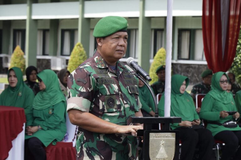 Bagi Bingkisan Lebaran, Berikut Pesan Pangdam V/Brawijaya Pada Para Prajurit