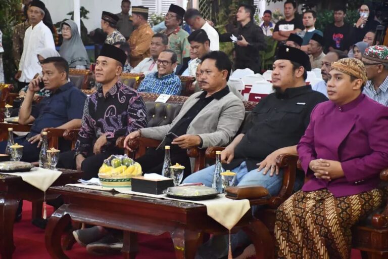 Hadiri Pagelaran Wayang Kulit, Walikota Maidi Harapkan Kesenian Madiun Unggul dan Diakui Daerah Lain