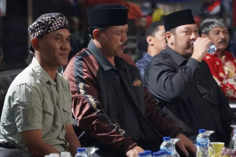 Danrem 081/DSJ Apresiasi Pagelaran Wayang Kulit di Yonif Para Raider 501/BY