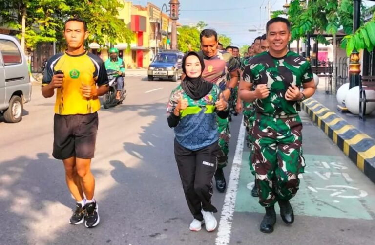Elly Puspitasari, Wanita yang Selalu di Barisan Terdepan Saat Anggota Korem 081/DSJ Lari Pagi