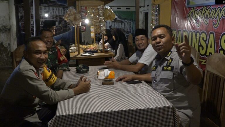 Bantu Ekonomi Warga dan Santuni Yatim, Sertu Sugiarto Lahirkan “Angkringan Babinsa”