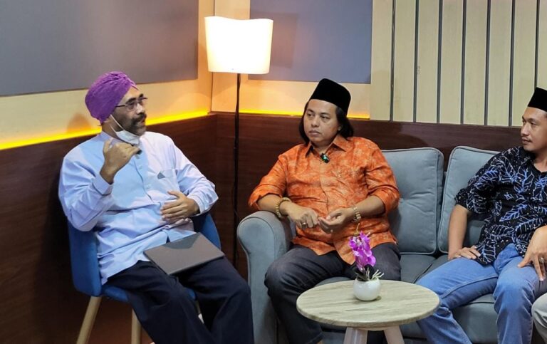 Menjawab Respon PBNU Atas Baiat Ustadz Hannan Attaki, HRM Khalilur R Abdullah Sahlawiy: Ber-NU Bukan Ber-PBNU