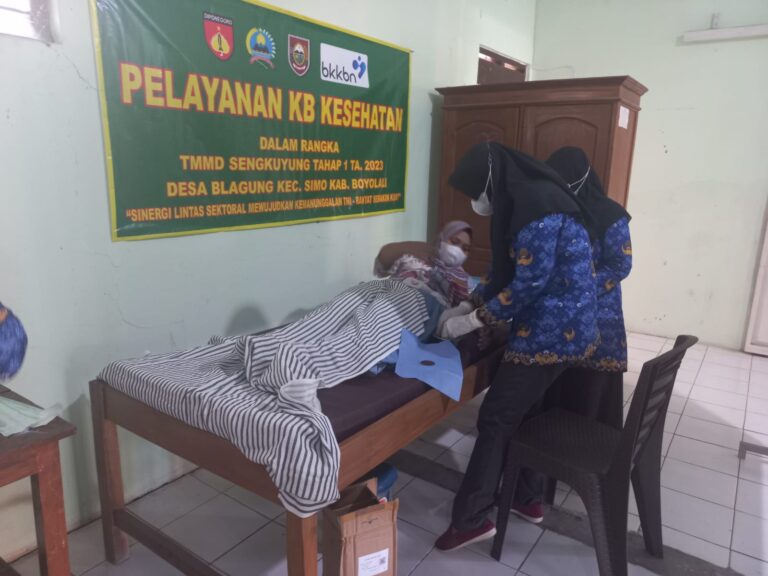 Dukung Pemerintah, Satgas TMMD Sengkuyung Gelar KB Gratis