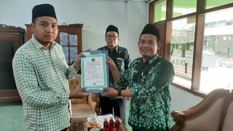 Ponpes Darussalamah Krian Terima Piagam Ijin Operasional Dari Kemenag Kabupaten Sidoarjo