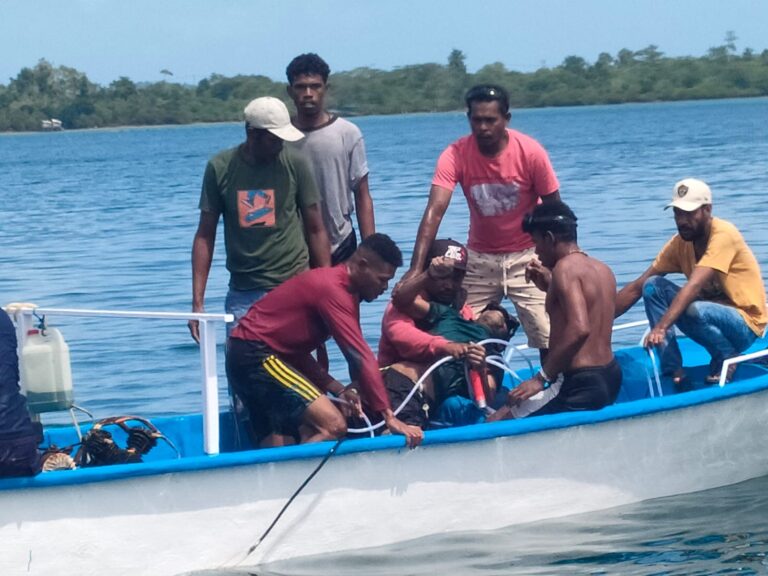 Bakamla Berhasil Evakuasi Seorang Porter Tenggelam di Pelabuhan Tual