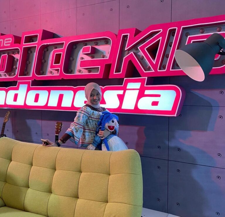 Nafisah, Cermin Gadis Teladan: Sekolah Unggul, Prestasi Jawara, Mengabdi Tak Lupa