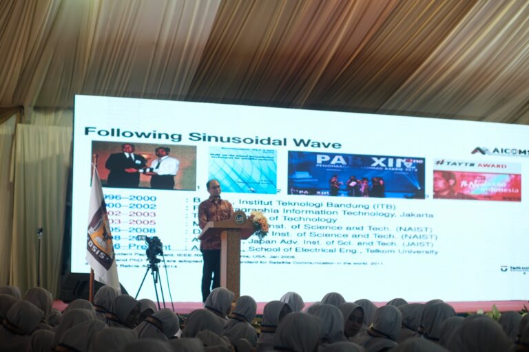 Wisuda Ratusan Siswanya, SMA Al-Hikmah Datangkan Penemu Dasar Teknologi 4G LTE