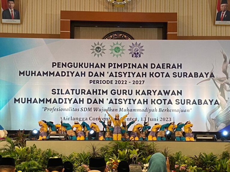 Kolaborasi Tari Saman Smamga dan Smamuse Meriahkan Pengukuhan PD Muhammadiyah dan Aisyiyah Surabaya 2022-2027