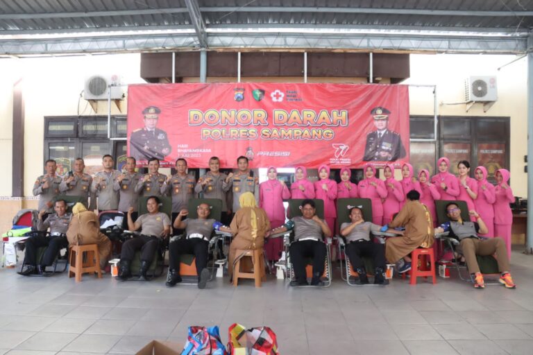 Rayakan HUT Bhayangkara ke-77, Polres Sampang Gelar Donor Darah