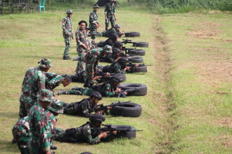 Jelang Penugasan di Papua, Yonif Raider 300/Brajawijaya Lakukan Ini Pada Satgas Pamtas Mobile RI-PNG