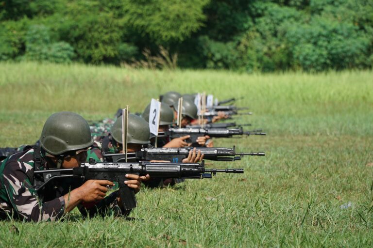 Tingkatkan Keterampilan Prajurit, Kodim 0619/Purwakarta Gelar Latihan Menembak Senjata Ringan