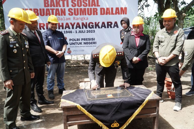 Momen HUT Bhayangkara Ke-77, Polres Ponorogo Bantu Desa Kekeringan Melalui Pembuatan Sumur Dalam