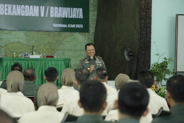 Kunjungi Bekangdam Brawijaya, Pangdam Mayjen Farid Fakruf Tegaskan Soal Netralitas TNI
