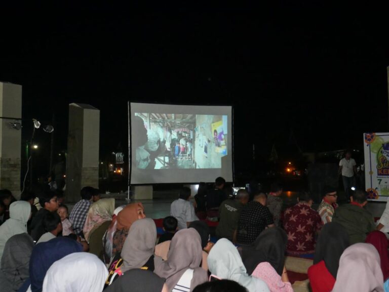 Gerakkan Sektor Ekonomi Kreatif Daerah, Menteri Sandi Hadirkan Sinema Keliling di Jambi