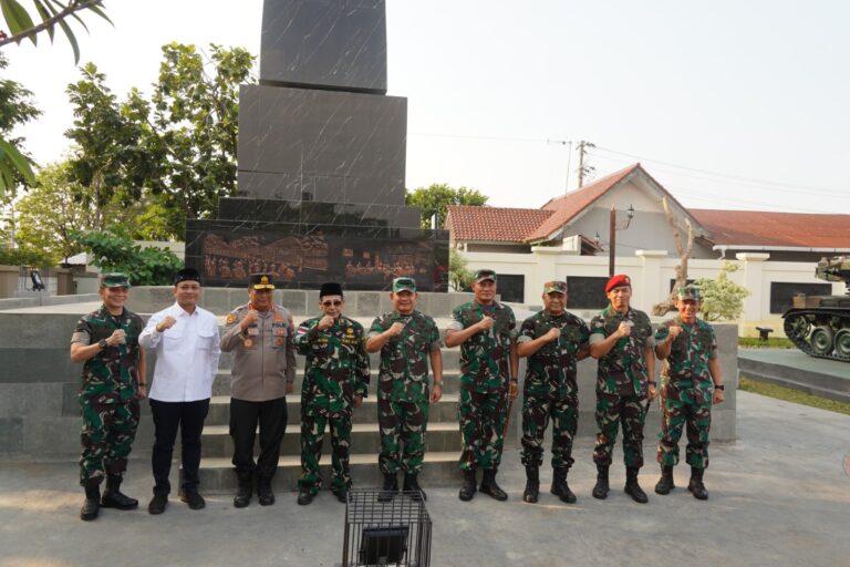 Kunjungi Kota Pekalongan, Jenderal Dudung Resmikan Tugu Perjuangan