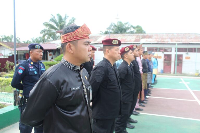 Pegawai Rutan Rengat Kenakan Pakaian Adat Melayu Dalam Rangka Sambut Hari Jadi Provinsi Riau Ke-66