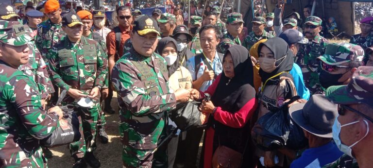 Tutup Latgab 2023, TNI Gelar Baksos