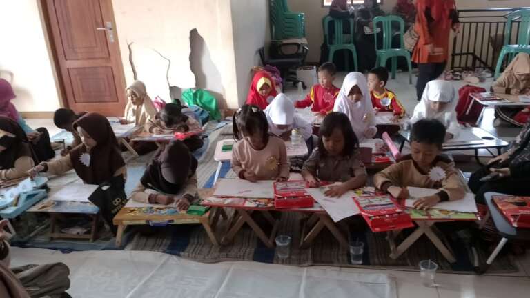 Peringati Hari Jadi Ke-43, Desa Makasari Adakan Lomba Mewarnai Anak PAUD