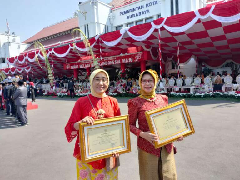 Dinilai Berjasa Dalam Implementasi Kawasan Tanpa Rokok, Dua Dosen FKM Unair Diganjar Penghargaan Oleh Pemkot Surabaya