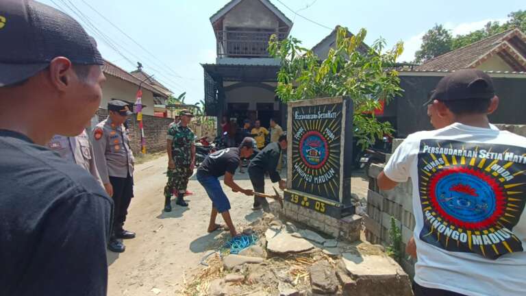 Penertiban Tugu Perguruan Silat di Kota dan Kabupaten Madiun Untuk Ciptakan Kondusivitas Wilayah