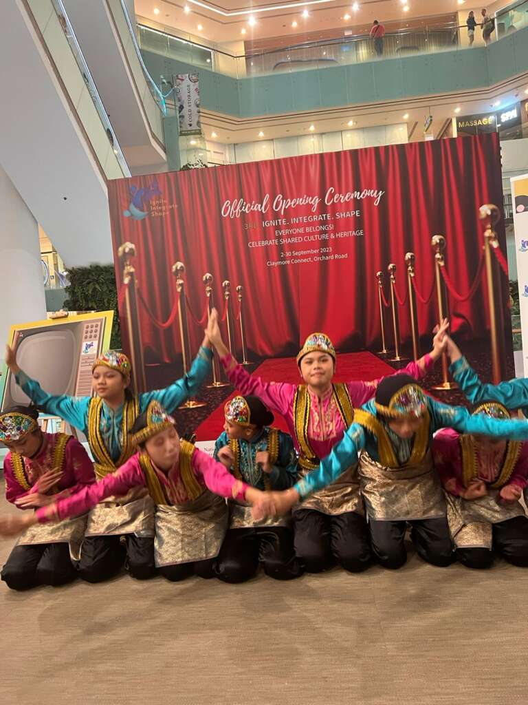 Kelompok Tari Saman SIS Wakili Budaya Indonesia Pada Acara IIS Singapura