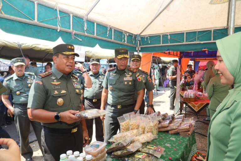 Baksos Sambut HUT TNI Ke-78 Di Bangkalan, Pangdam V/Brawijaya: Ini Kepedulian Dan Solidaritas TNI Pada Masyarakat!