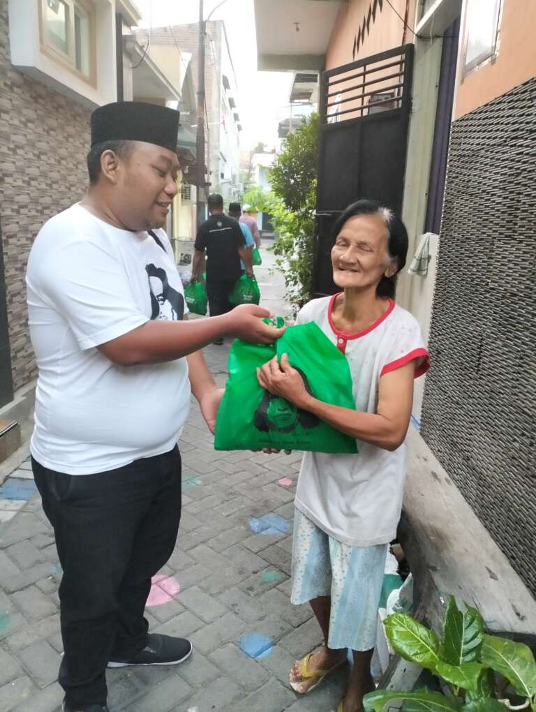 Sambut Jumat Berkah, NBI Kembali Salurkan Ratusan Paket Sembako Pada Warga Sekitar Ponpes Miftachus Sunnah