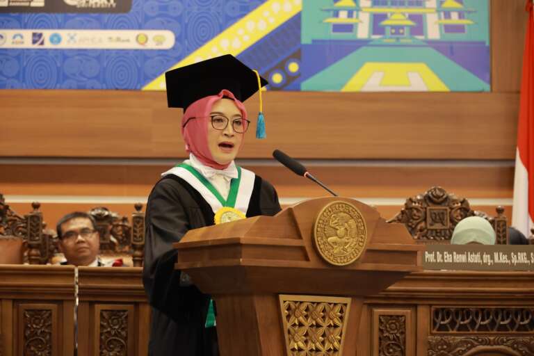 Teliti Manfaat Liquid Smoke Sekam Padi untuk Pengobatan Antarkan Ira Arundina Jadi Guru Besar Unair