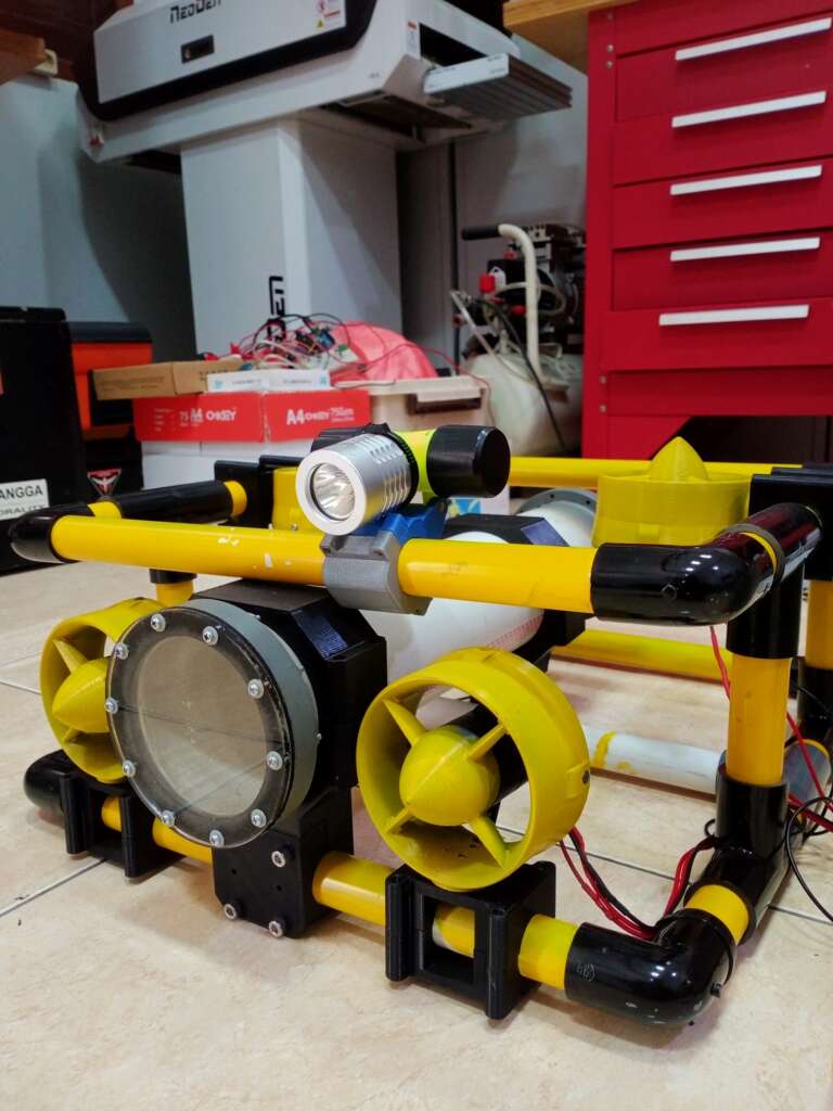 Pantau Biota Laut, Mahasiswa Unair Ciptakan Underwater Drone Jarak Jauh Berbasis Android dan AUV